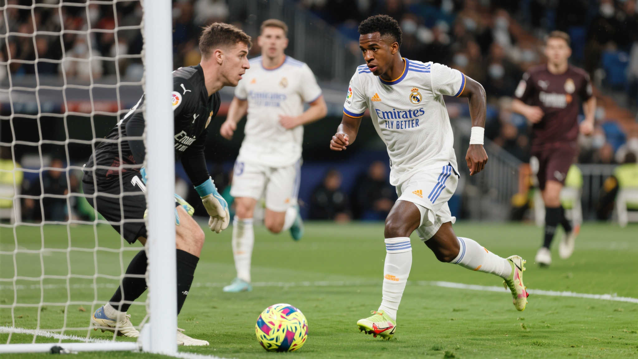 阿隆索执教皇马前两战总射门仅27次,创09-10赛季以来第二低纪录 再者,从具体个人发挥角度看,目前皇家队内某些核心攻